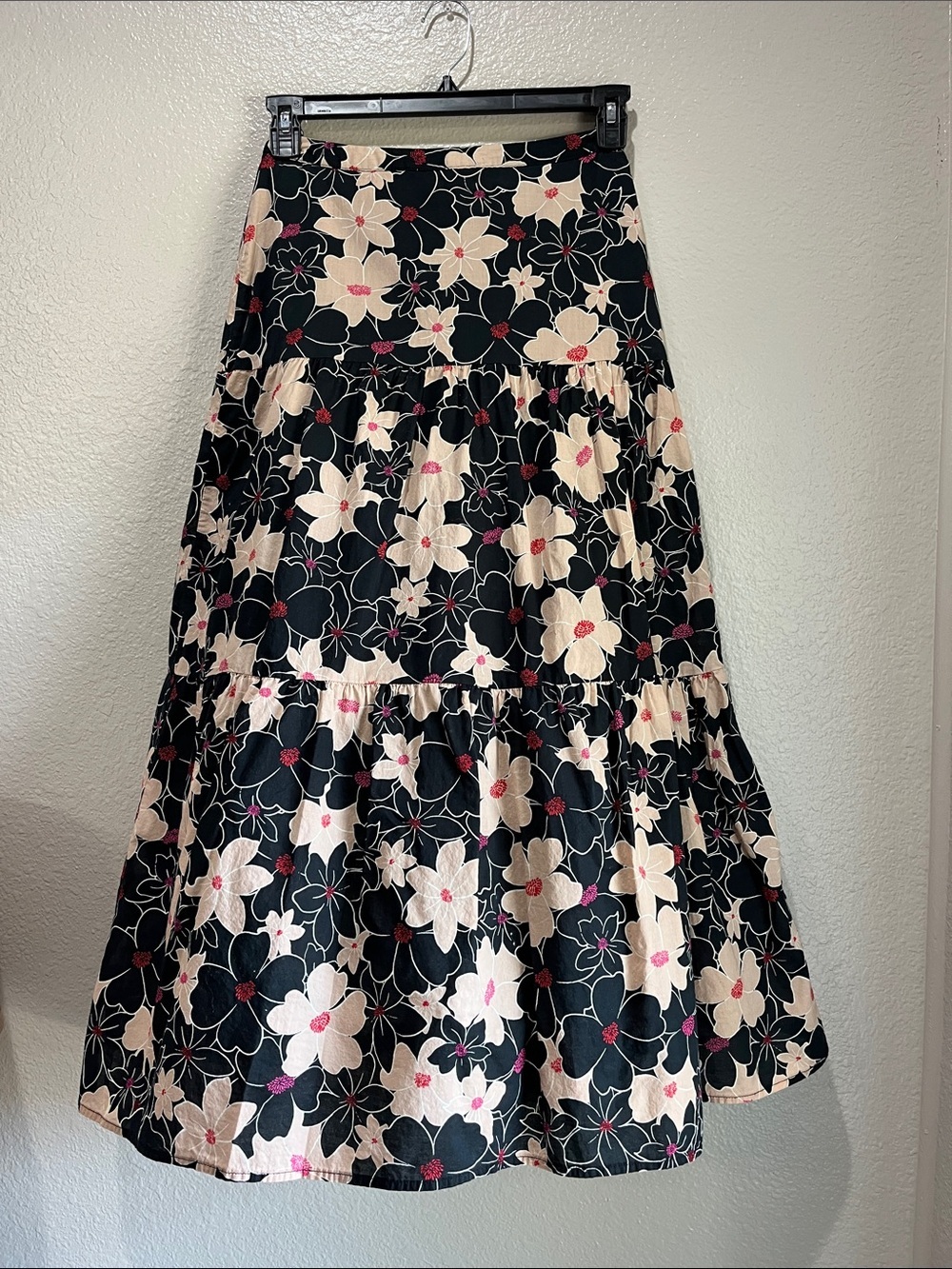 Who What Wear Black Floral Tiered Maxi Skirt with Cream Pink Flowers Sz 4 TC0814